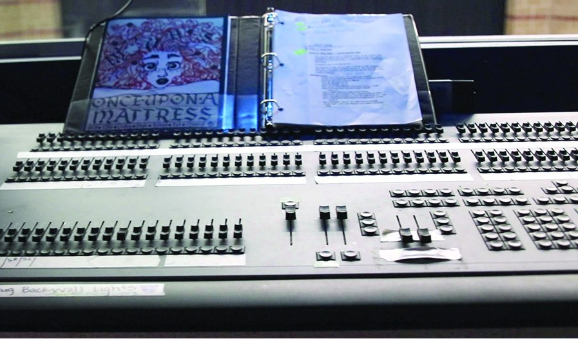 https://www.mvnews.org/tech-crew-works-behind-the-scenes-on-school-productions/ 